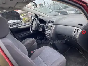 Toyota Avensis Verso 2.0 Petrol 2007 Red