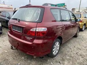 Toyota Avensis Verso 2.0 Petrol 2007 Red
