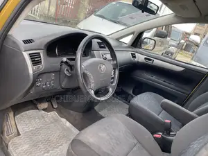 Toyota Avensis Verso 2.0 Petrol 2008 Gold