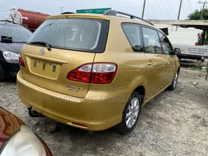 Toyota Avensis Verso 2.0 Petrol 2008 Gold