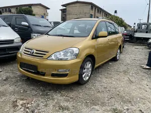 Toyota Avensis Verso 2.0 Petrol 2008 Gold