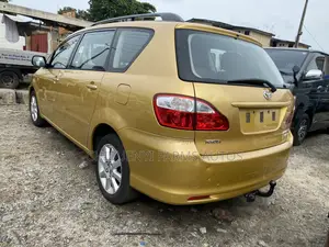 Toyota Avensis Verso 2.0 Petrol 2008 Gold