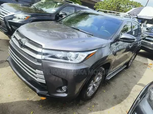 Toyota Highlander XLE V6 4x4 (3.5L 6cyl 6A) 2016 Gray