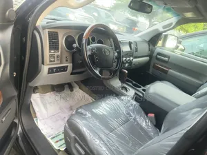 Toyota Sequoia Platinum 4dr SUV 4WD (5.7L 8cyl 6A) 2010 Black
