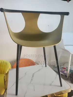 Quality Restaurant Chair With Metal Leg and Arm