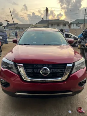 Nissan Pathfinder 2017 Red