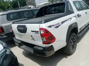 New Toyota Hilux 2025 White