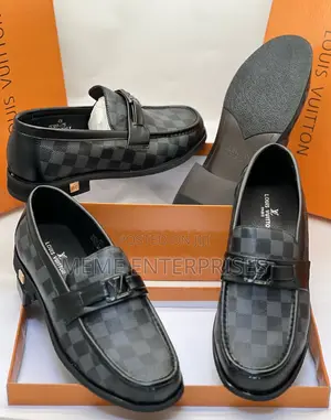 Around Footwear