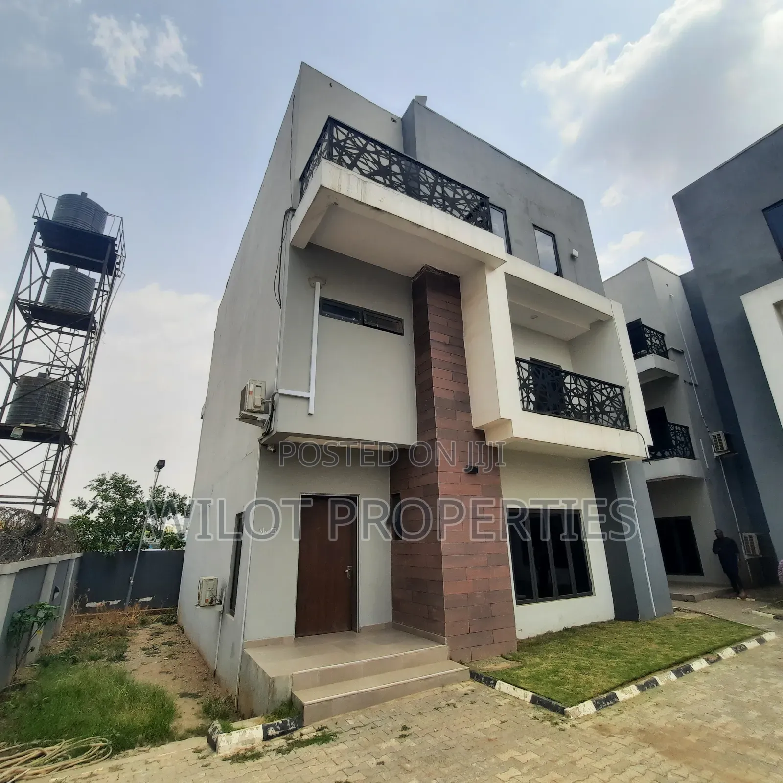 5bdrm Townhouse / Terrace in Jabi for rent