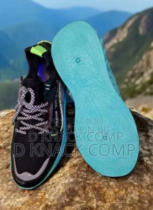 Black Running Snacker With a Touch of Green