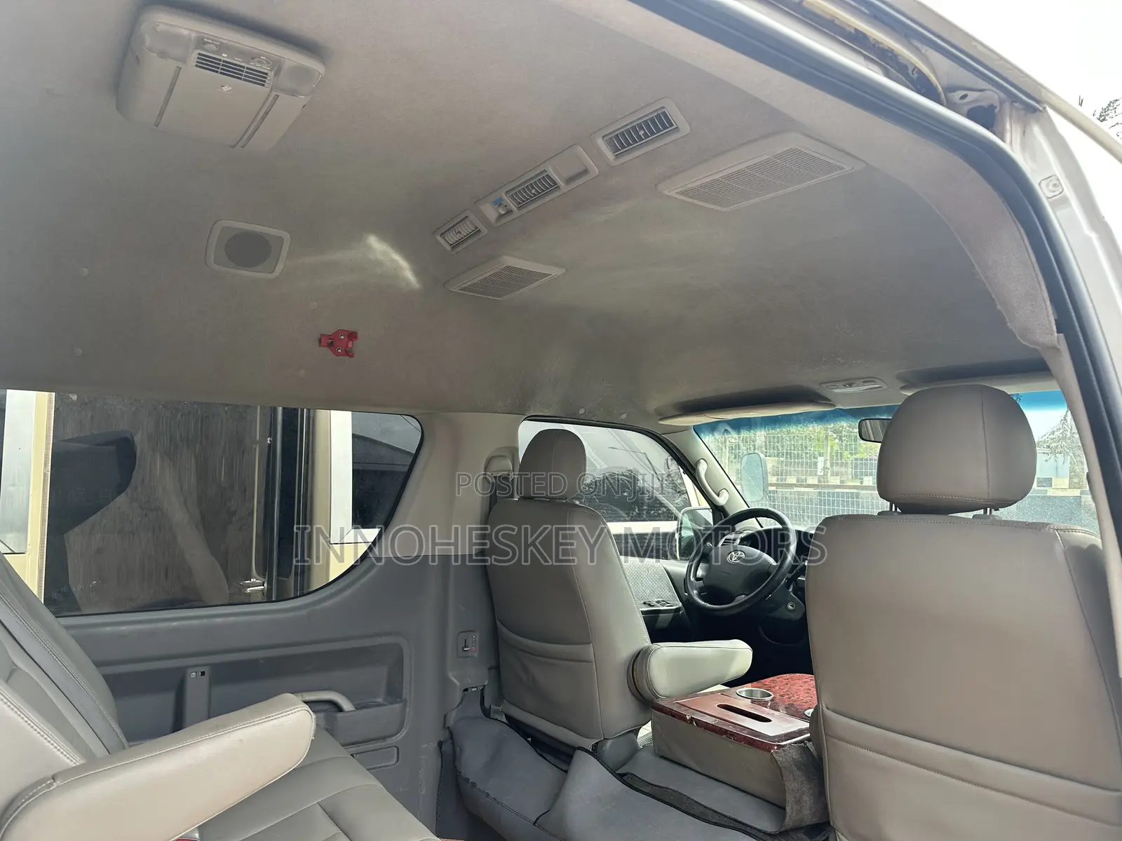 Toyota HiAce 2018 White