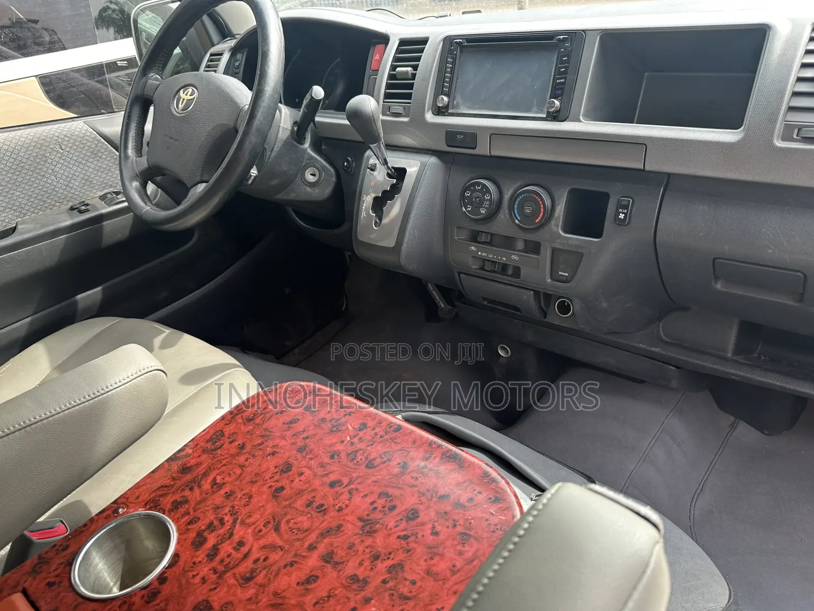 Toyota HiAce 2018 White