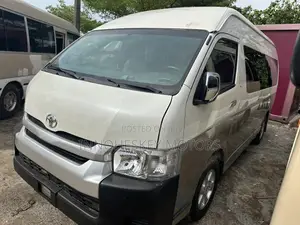 Toyota HiAce 2018 White