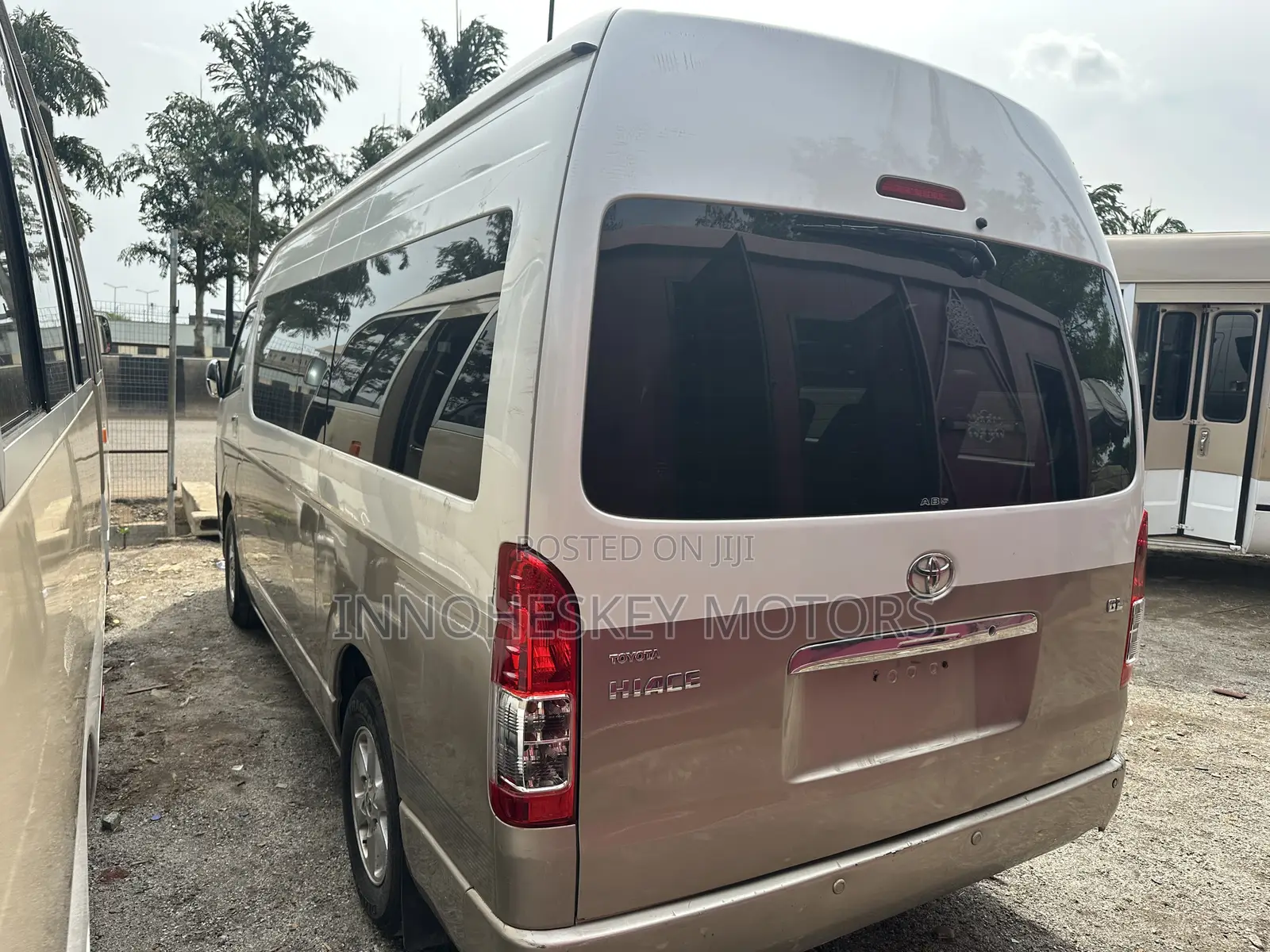 Toyota HiAce 2018 White