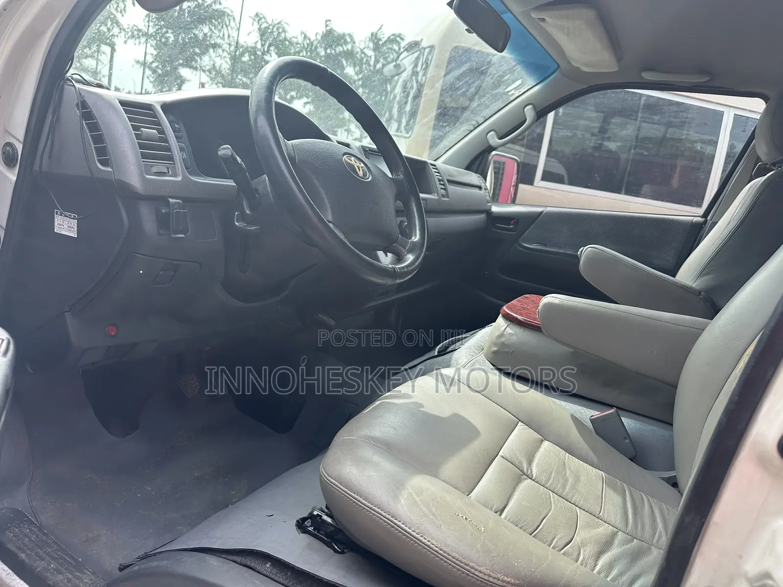 Toyota HiAce 2018 White