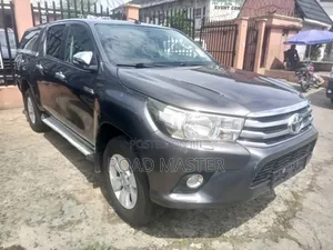 Toyota Hilux 2016 Gray
