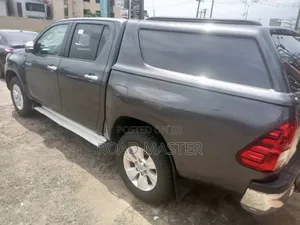 Toyota Hilux 2016 Gray