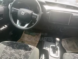 Toyota Hilux 2016 Gray