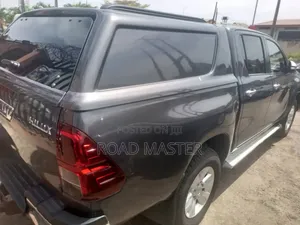 Toyota Hilux 2016 Gray