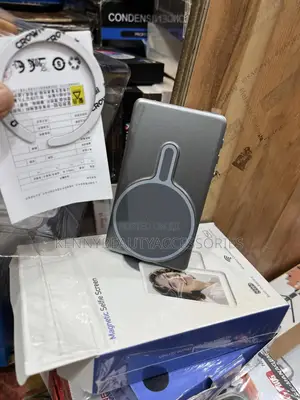 Magnetic Selfie Screen