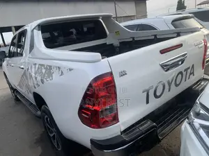 Toyota Hilux 2018 White