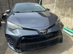 Toyota Corolla XLE (1.8L 4cyl 2A) 2019 Gray