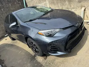 Toyota Corolla XLE (1.8L 4cyl 2A) 2019 Gray
