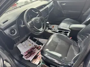 Toyota Corolla XLE (1.8L 4cyl 2A) 2019 Gray