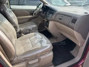 Toyota Sienna XLE & 1 hatch 2000 Red