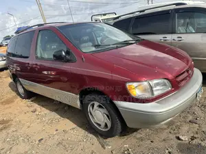 Toyota Sienna XLE & 1 hatch 2000 Red