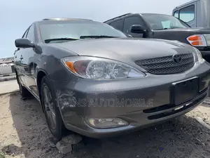 Toyota Camry XLE V6 4dr Sedan (3.0L 6cyl 5A) 2005 Gray