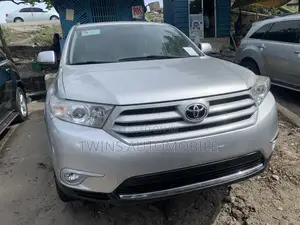 Toyota Highlander Limited 3.5l 4WD 2013 Silver