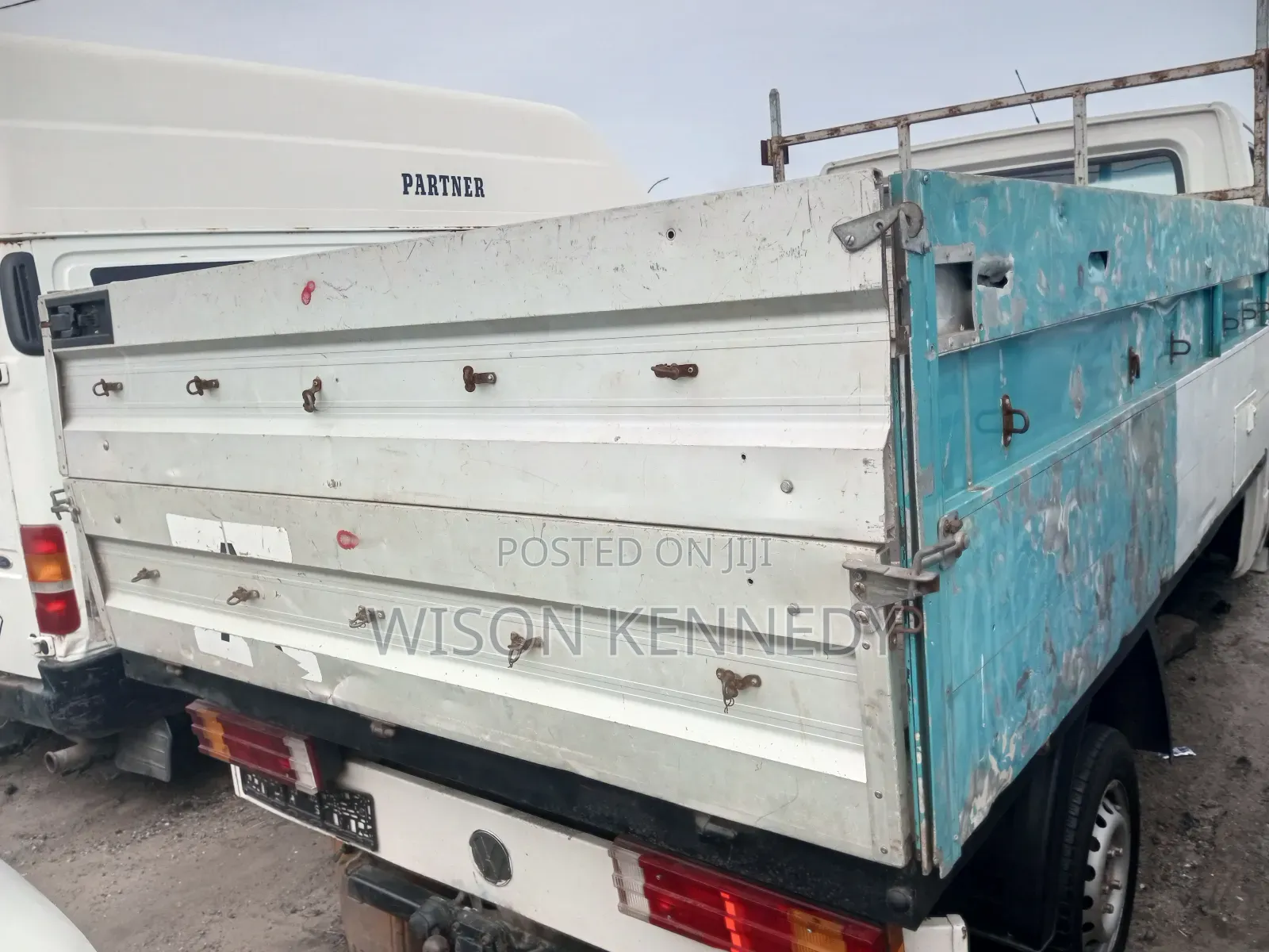 Volkswagen LT 2000 White
