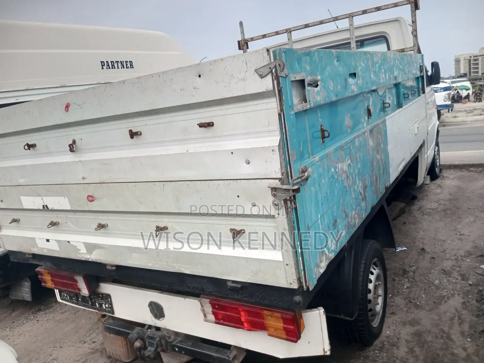 Volkswagen LT 2000 White