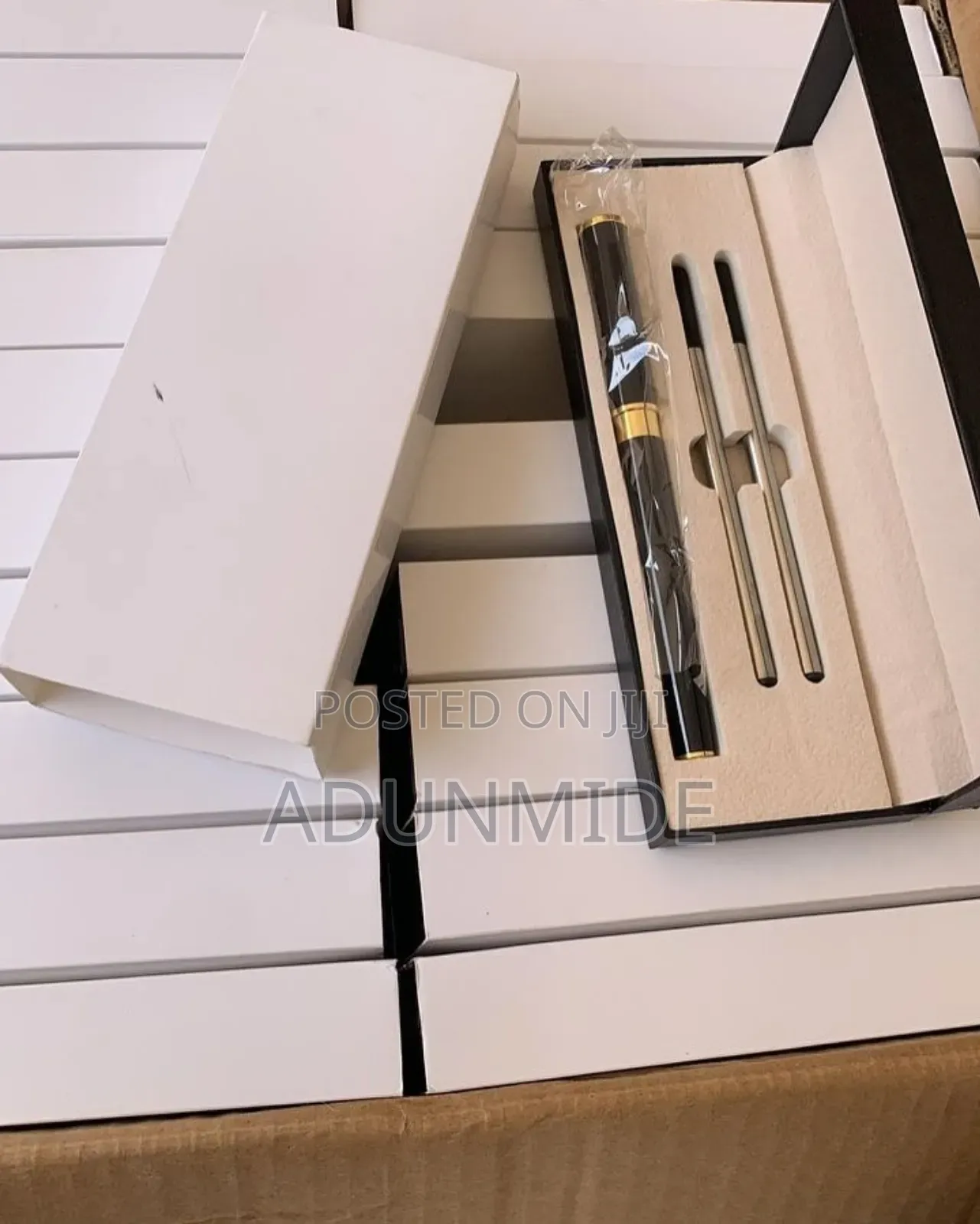Executive Pen With 2 Refill in a Box
