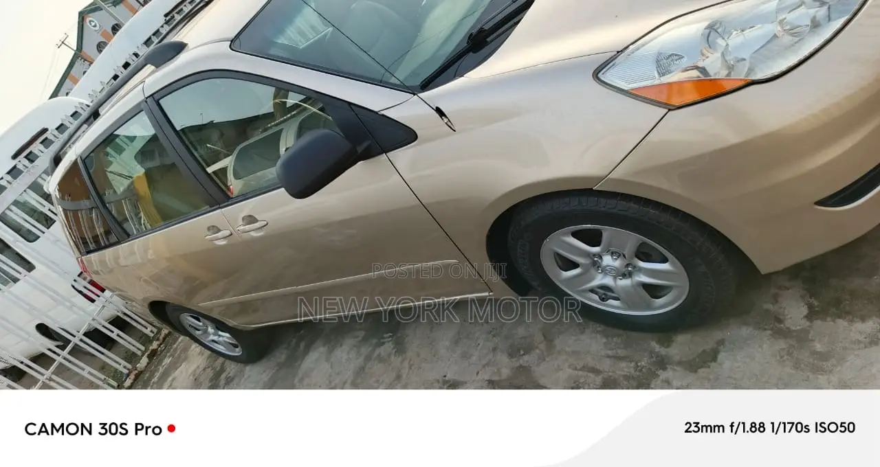 Toyota Sienna 2008 Gold