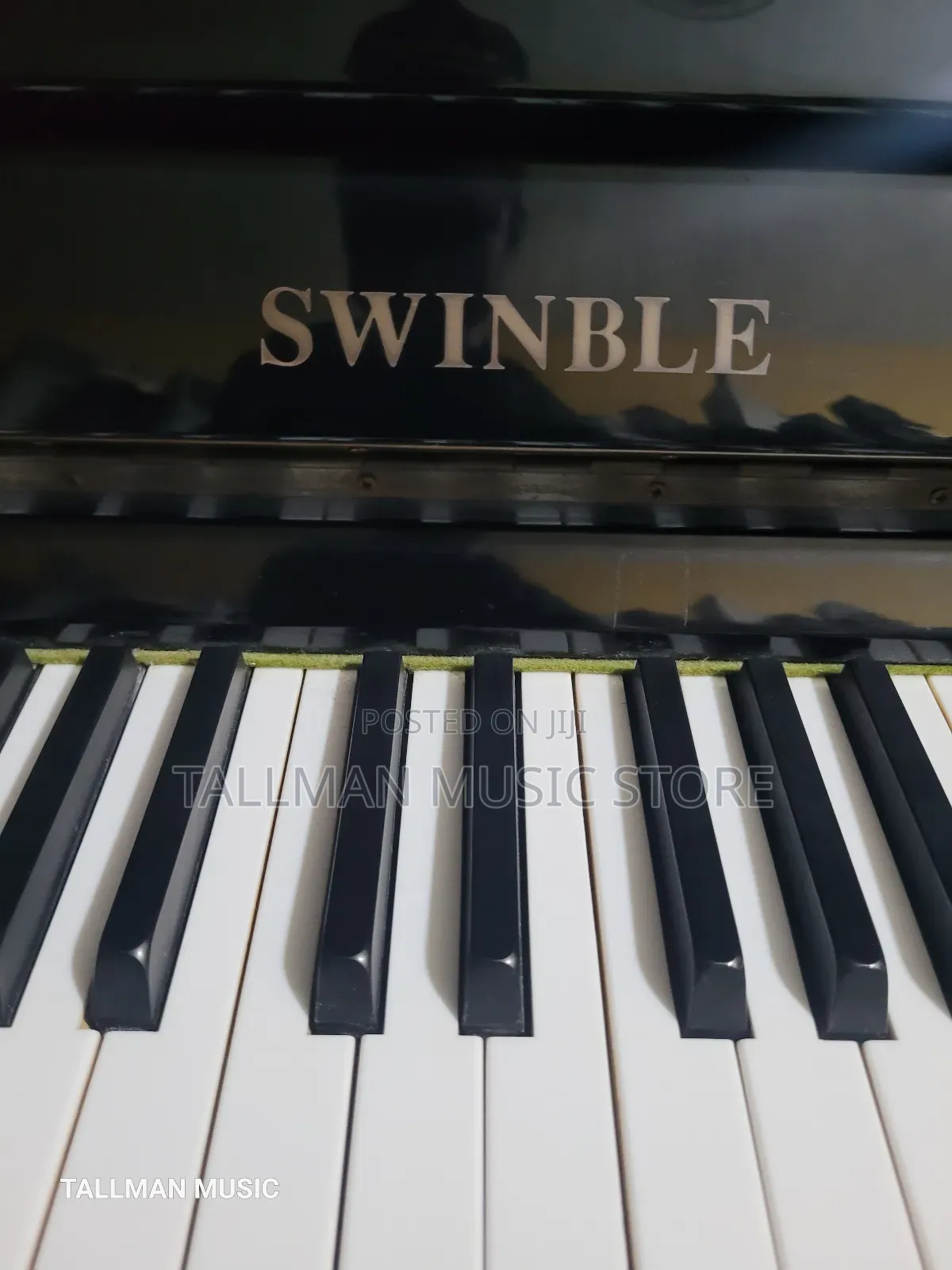 Swinble Upright Piano