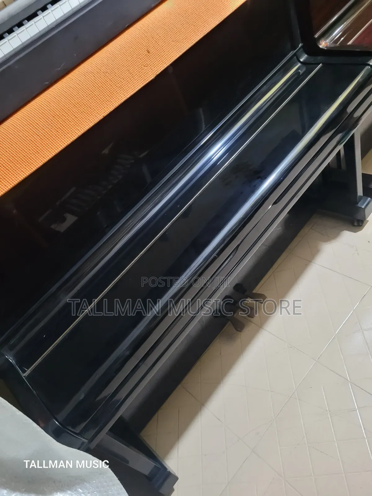 Swinble Upright Piano