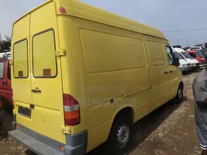 Mercedes-Benz Sprinter 2006 Yellow