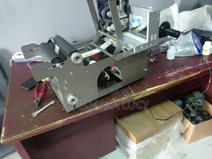 Round Bottle Sticker Labelling Machine With Coding