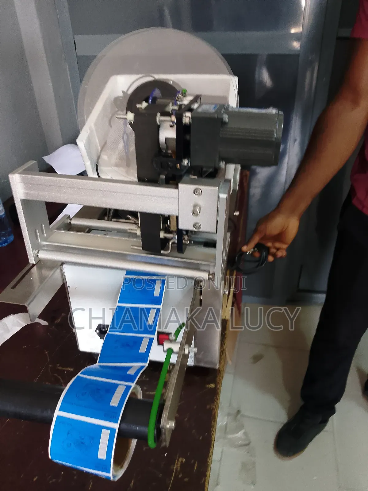 Round Bottle Sticker Labelling Machine With Coding