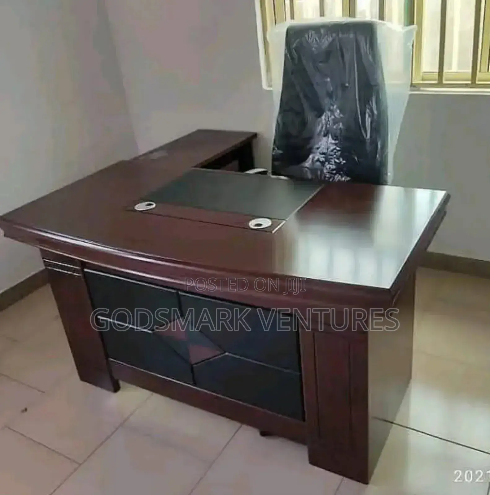1.4 Meter Office Desk With Extension.