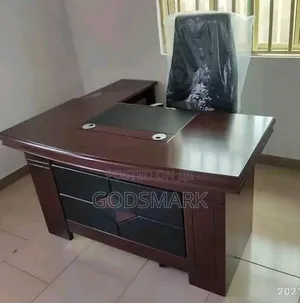 1.4 Meter Office Desk With Extension.