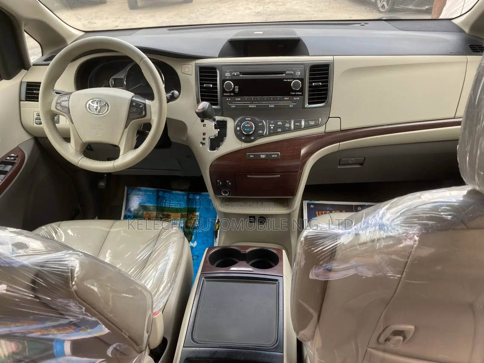 Toyota Sienna XLE 7 Passenger Mobility 2012 Gold