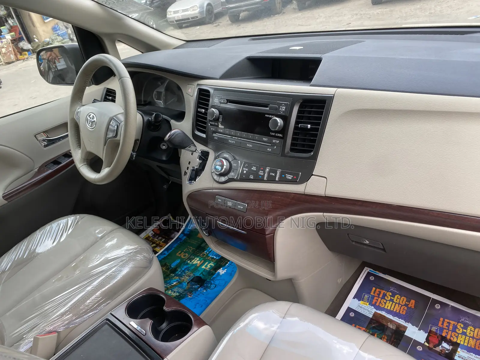Toyota Sienna XLE 7 Passenger Mobility 2012 Gold