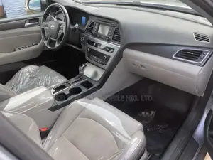 Hyundai Sonata Sport 4dr Sedan (2.4L 4cyl 6A) 2015 Gray
