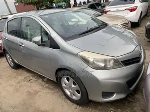 Toyota Yaris 2011 Silver