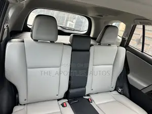 Toyota RAV4 Limited AWD (2.5L 4cyl 6A) 2017 Blue