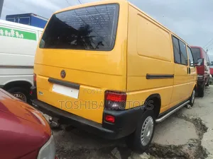Volkswagen Transporter 2005 Yellow