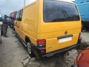 Volkswagen Transporter 2005 Yellow